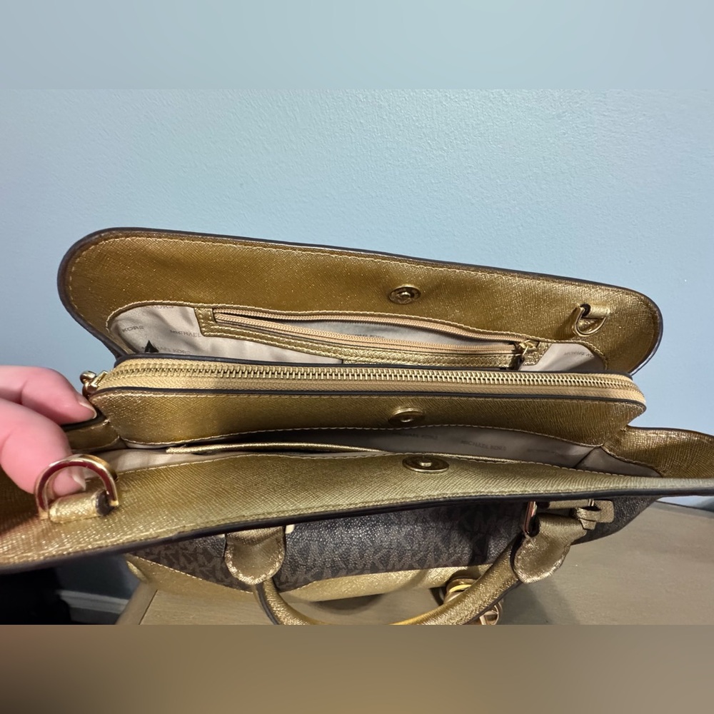 Michael Kors Large Savannah Satchel - Picture 8 of 14